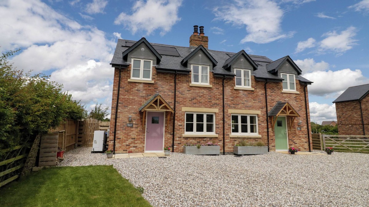 Oxhill Cottage | DAISY COTTAGE, pet friendly, character holiday cottage in Tysoe