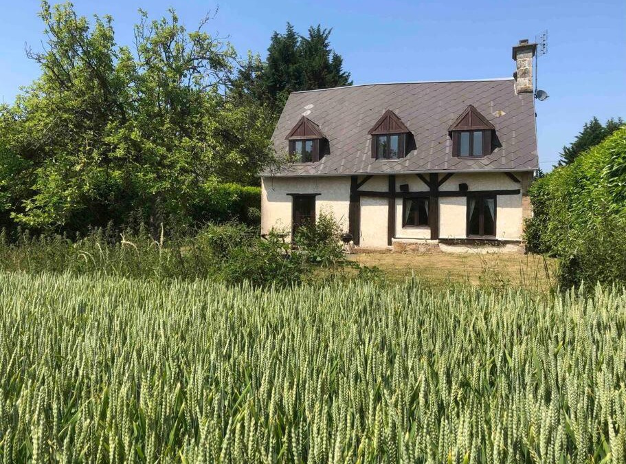 Le Mesnil-Gilbert House | Daisy Cottage with seasonal Swimming Pool