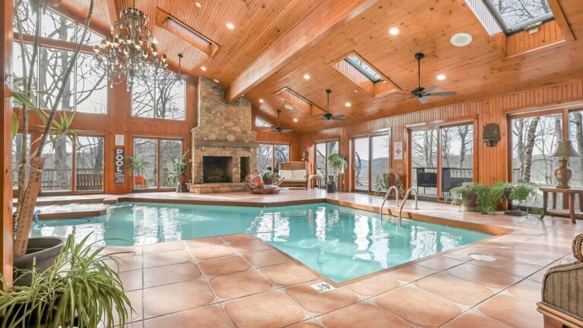 South Bloomingville House | Daisy Glen Retreat: Private indoor pool in Hocking Hills
