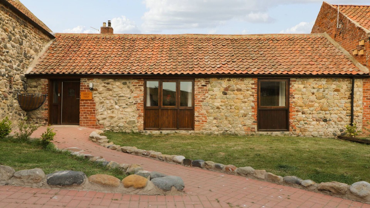 Tunstall Cottage | DAISY NOOK, pet friendly, character holiday cottage in Withernsea