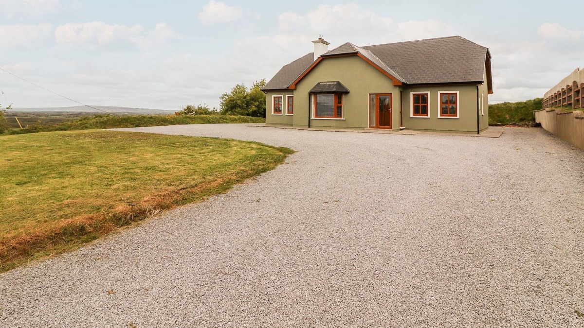 Banna House | DAISY'S COTTAGE, pet friendly in Listowel, County Kerry