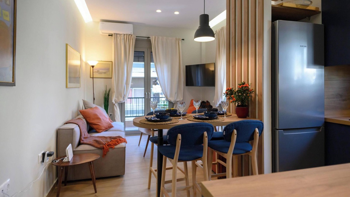 Petralona Apartment | Daisy's Deluxe Athenian 2bedroom by MPS