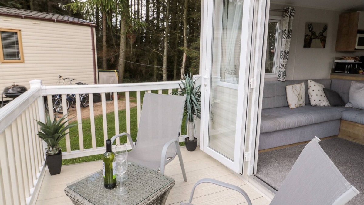 Swarland Cottage | DAISY'S RETREAT, pet friendly, with hot tub in Longframlington