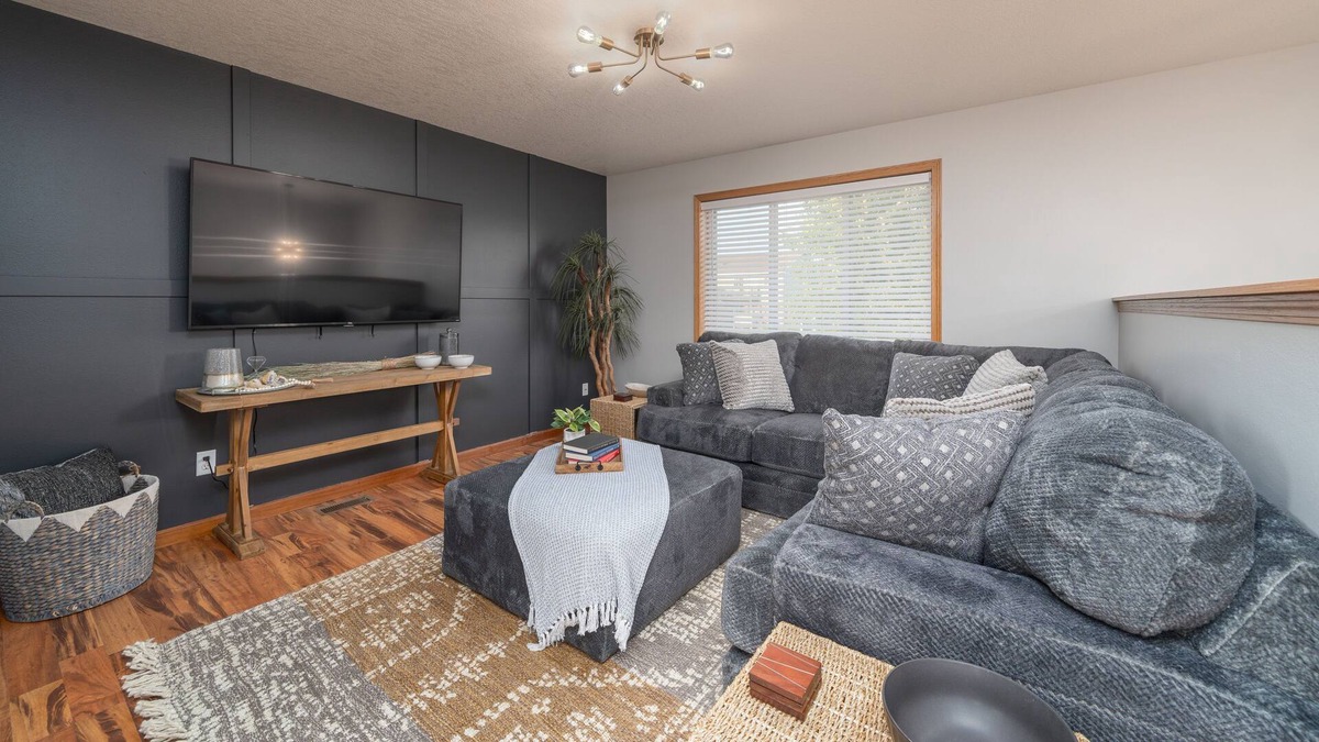 Buffalo Ridge House | Dakota Cozy - Beatiful 9 Person Westside Home