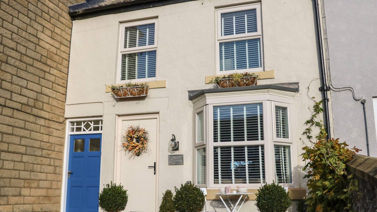Headlam Cottage | DALE COTTAGE, pet friendly, with hot tub in Ingleton, County Durham