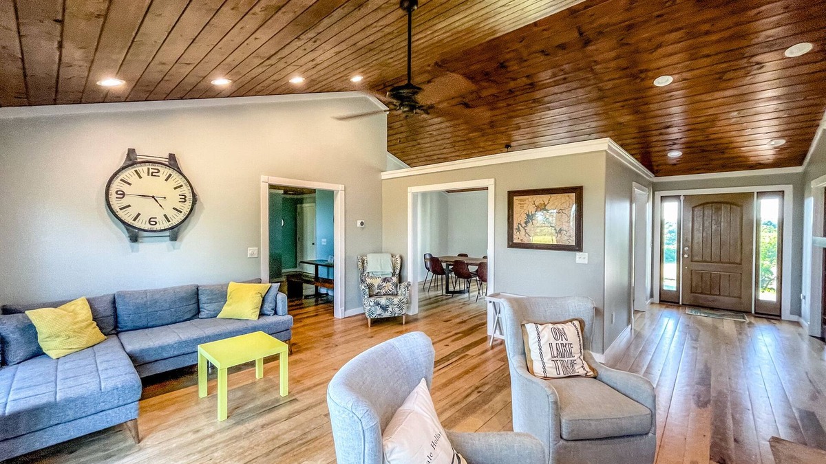 Burkesville House | Dale Hollow Lakehouse, Hot Tub, gameroom, 2 SUPs, 4 acres, awesome views