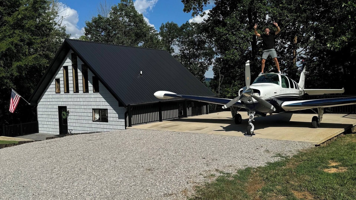 Albany Cabin | Dale Hollow Lakeview Cabin on Private Airport- 7KY4