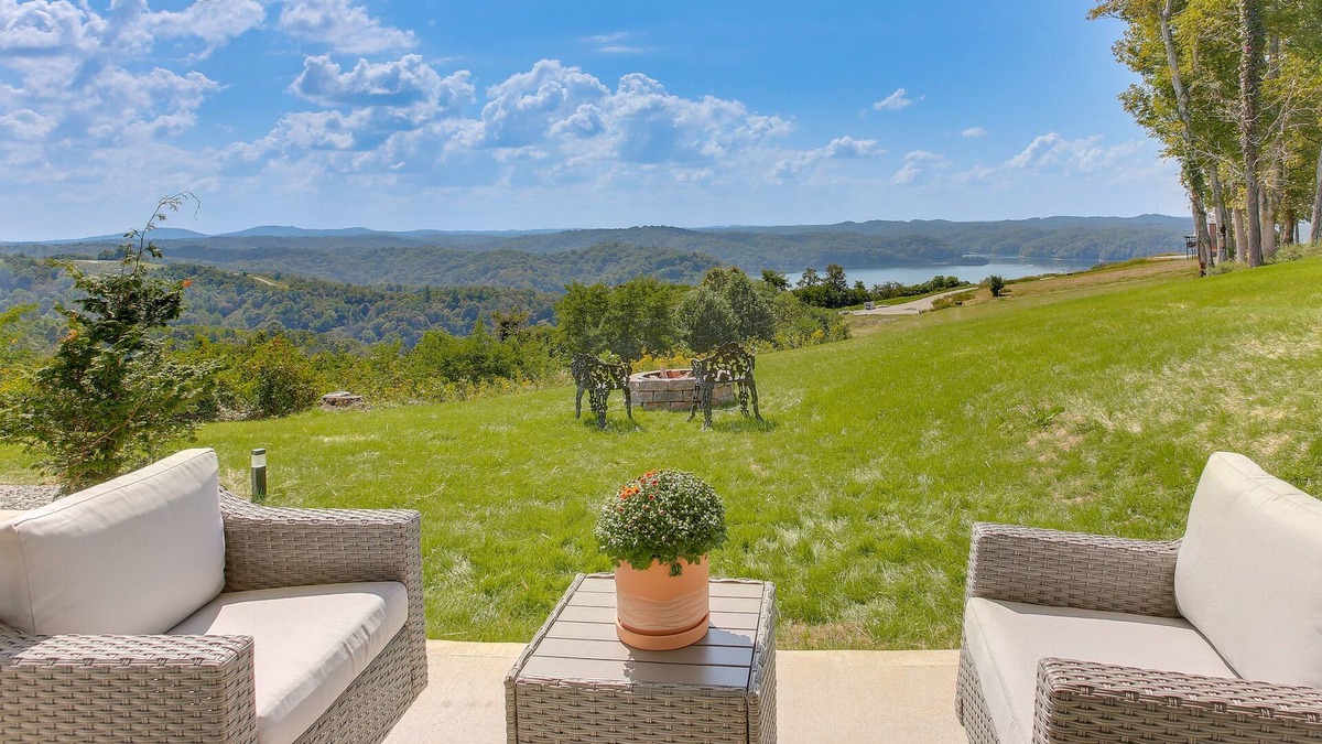 Hilham Apartment | ‘Dale Hollow Sunset Studio’ w/Incredible Views!