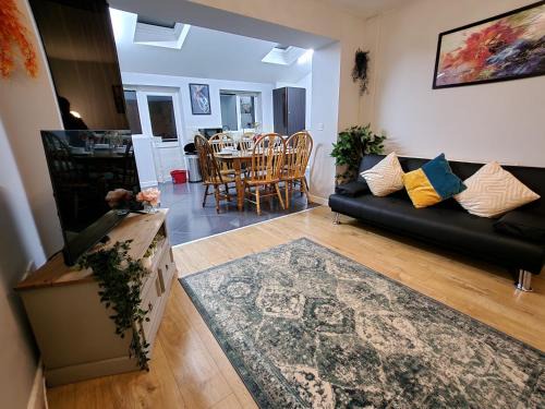 Coventry Apartment | Dale House- Free Secured Parking