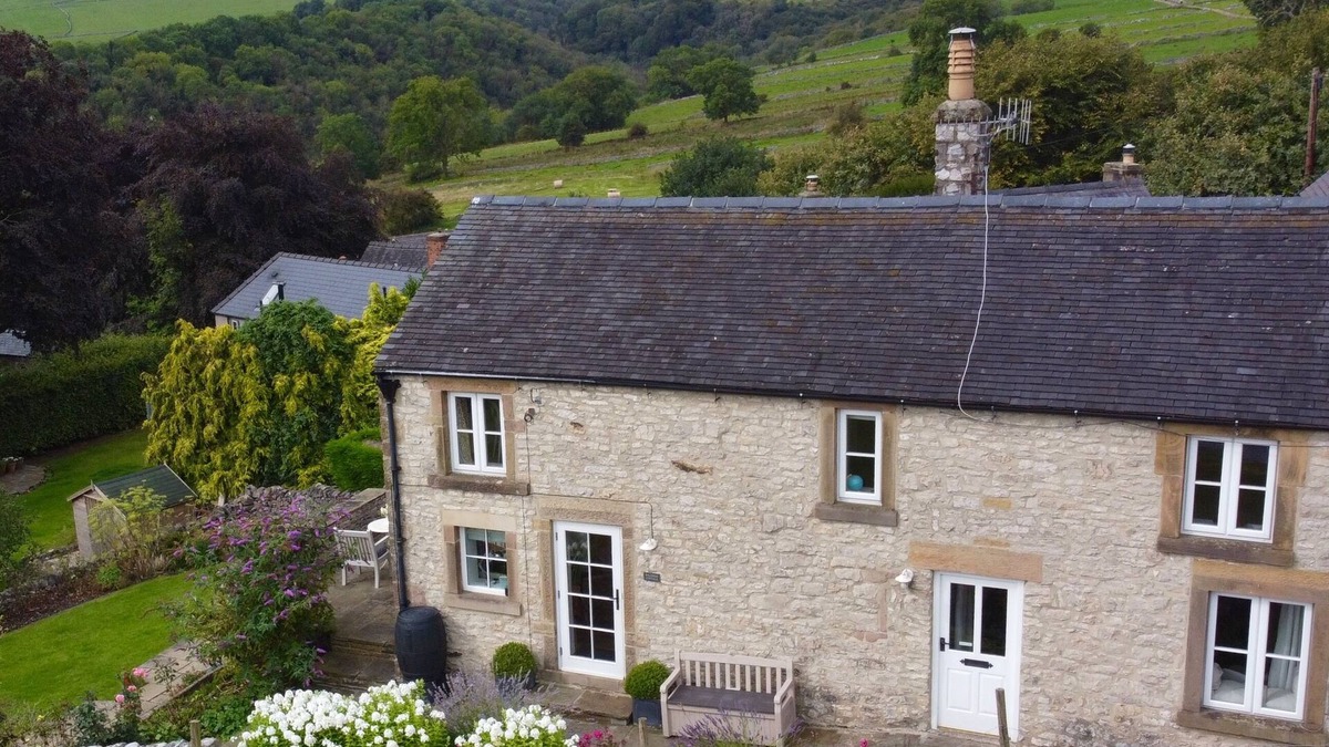 Over Haddon Cottage | Daleside - Spacious cottage with stunning views
