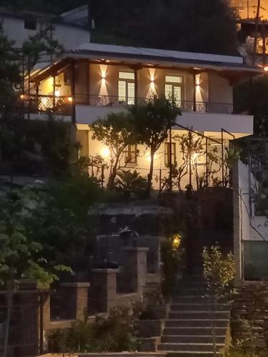Gjirokaster Apartment | Dalipi's Guest House