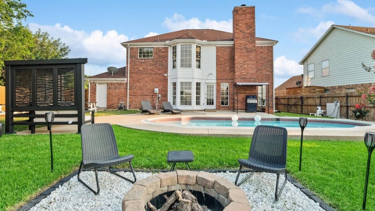 Dallas House | Dallas 5BR| Pool,BBQ,Fire pit, playground