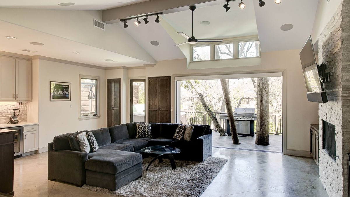 Lakewood House | Dallas - On the Creek by White Rock Lake