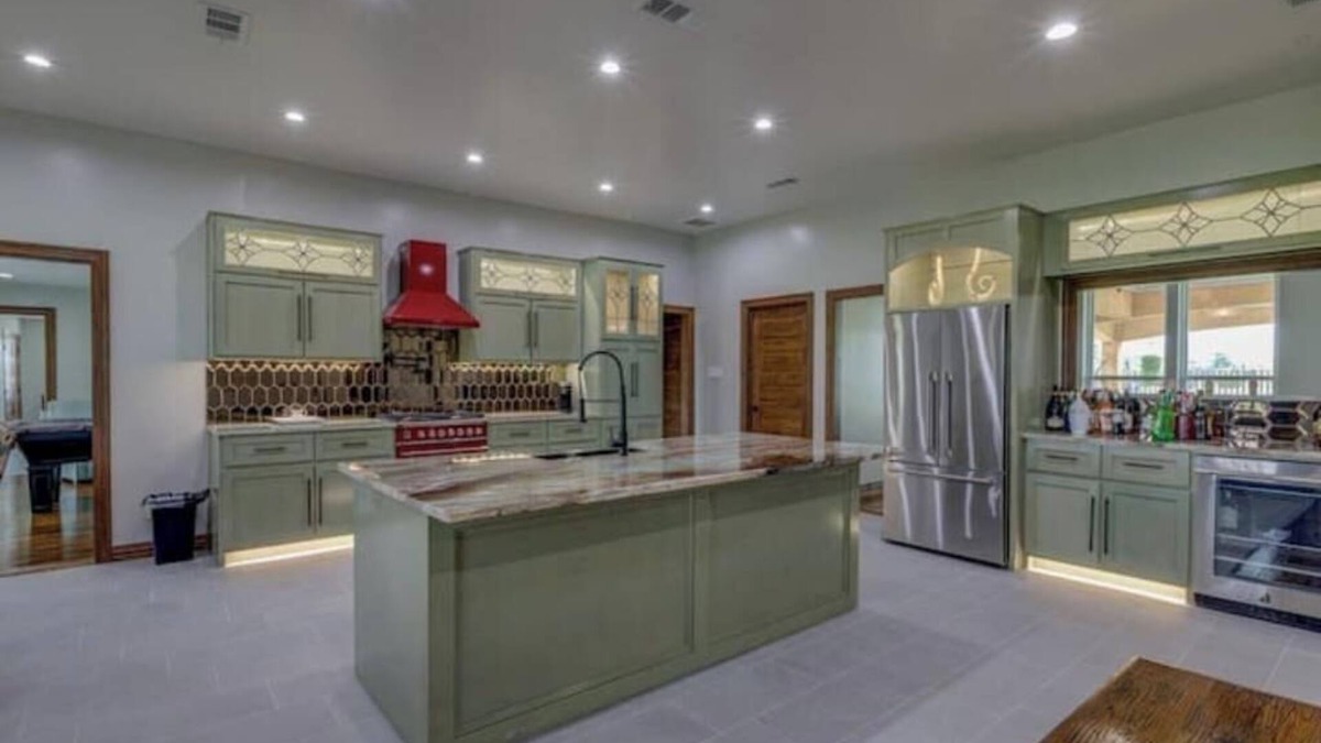 Sachse House | Dallas Retreat Ideal for Business + Great Parking