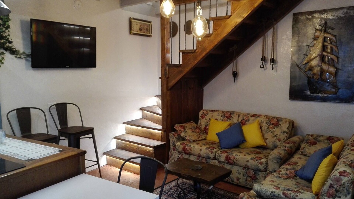 Sulzano Apartment | Dama Apartment - The Captain's House