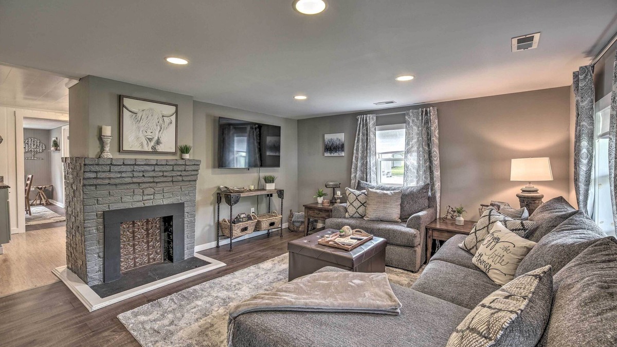 Damascus Cottage | Damascus Cottage w/Fire Pit - 1 Mi to Trails