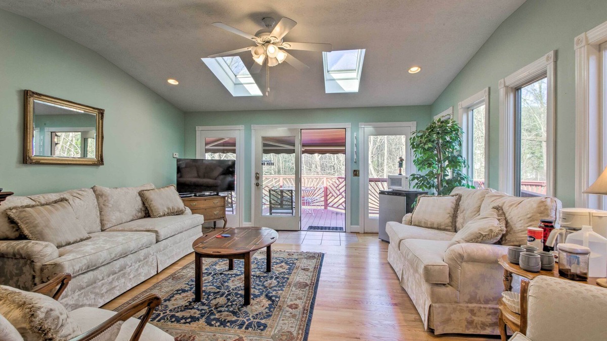 Damascus House | Damascus Home w/Fire Pit & Views, Walk to Shops!