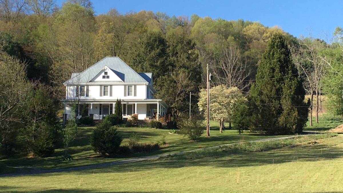 Damascus House | Damascus,VA-3BR Farmhouse close to Town, Creeper Trail & river!