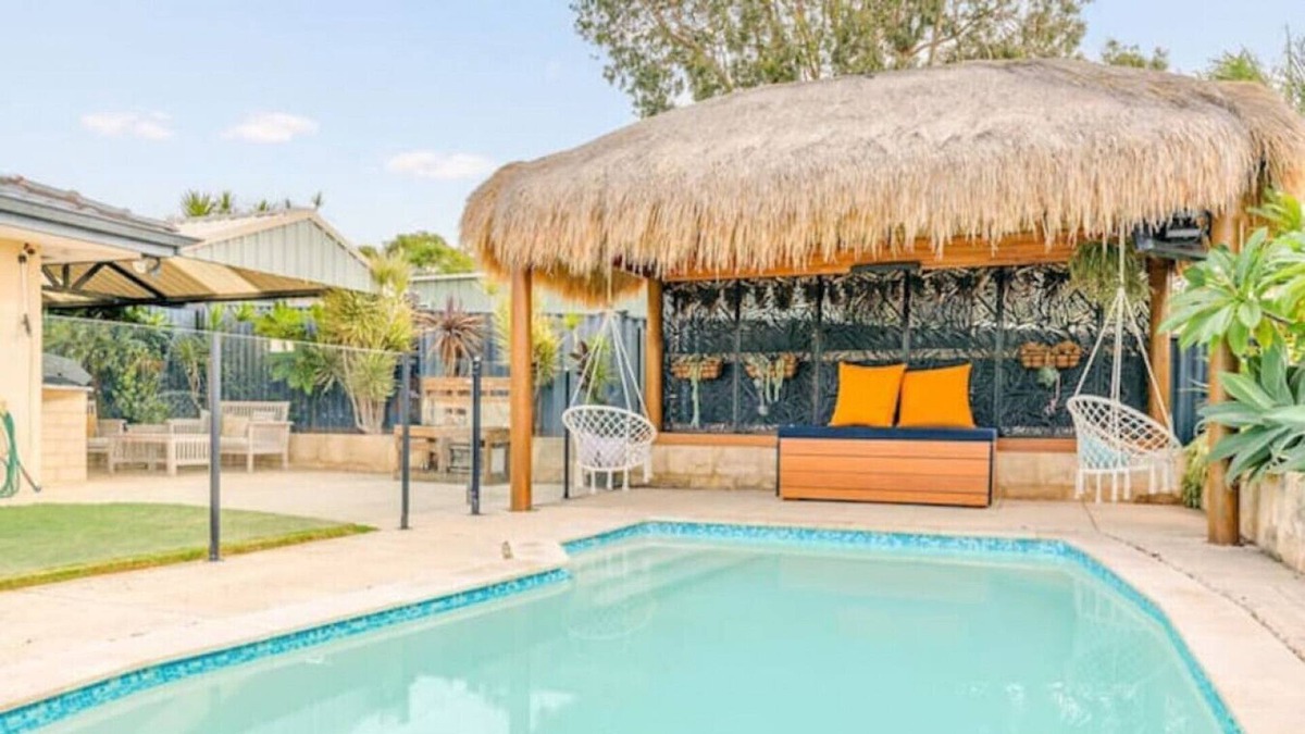 Warwick Other | DANGER DANE · King bed - Fast wifi - Sleeps 8 - Pool table