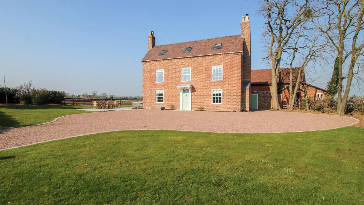 Claines Cottage | DANIELS FARMHOUSE, luxury holiday cottage, with hot tub in Claines