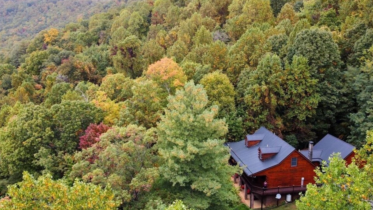 Stanardsville Cabin | Daniels Mountain Lodge, large cabin by Shenandoah