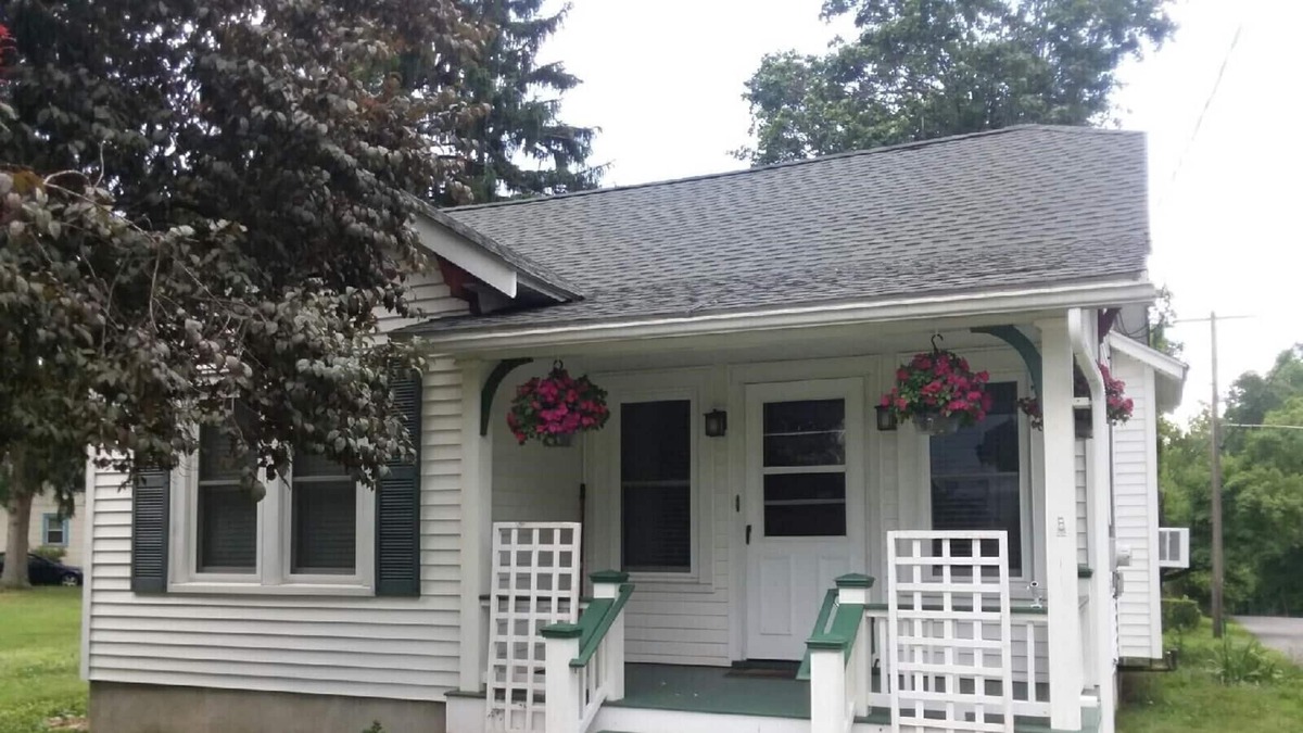 Arlington Heights House | Danish MCM Styled Bungalow LONG TERM Only Near Town & Between Hospitals