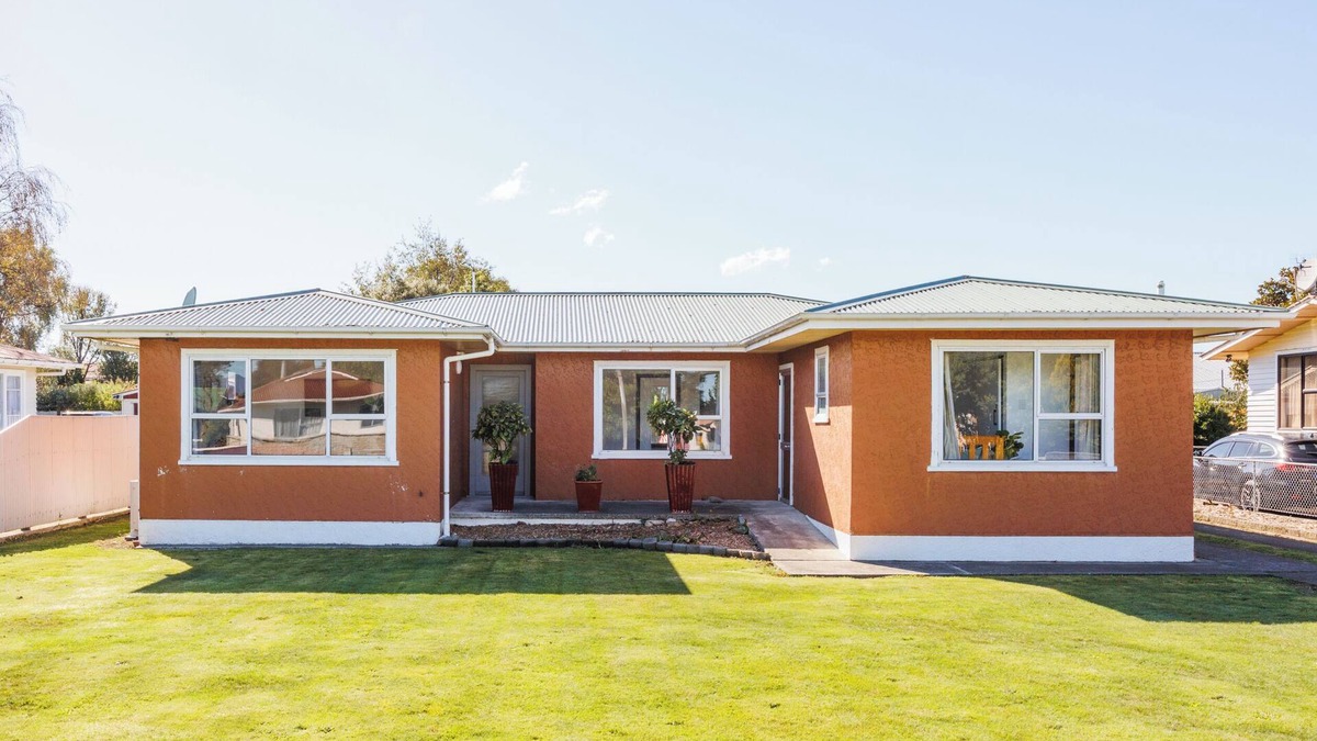 Dannevirke House | Dannevirke Lodge - Dannevirke Holiday Home