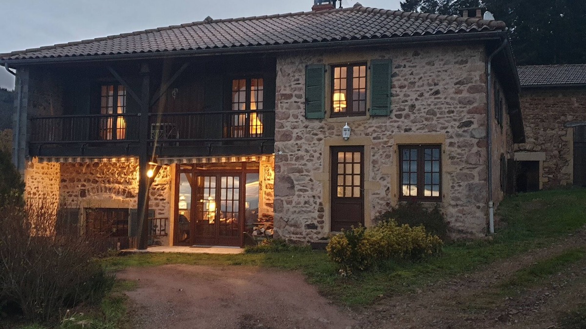 Mussy-sous-Dun Bed & Breakfast | Dans Ancienne Ferme Restaurée - Chambre Avec Petit Salon et SdB Internet:wifi
