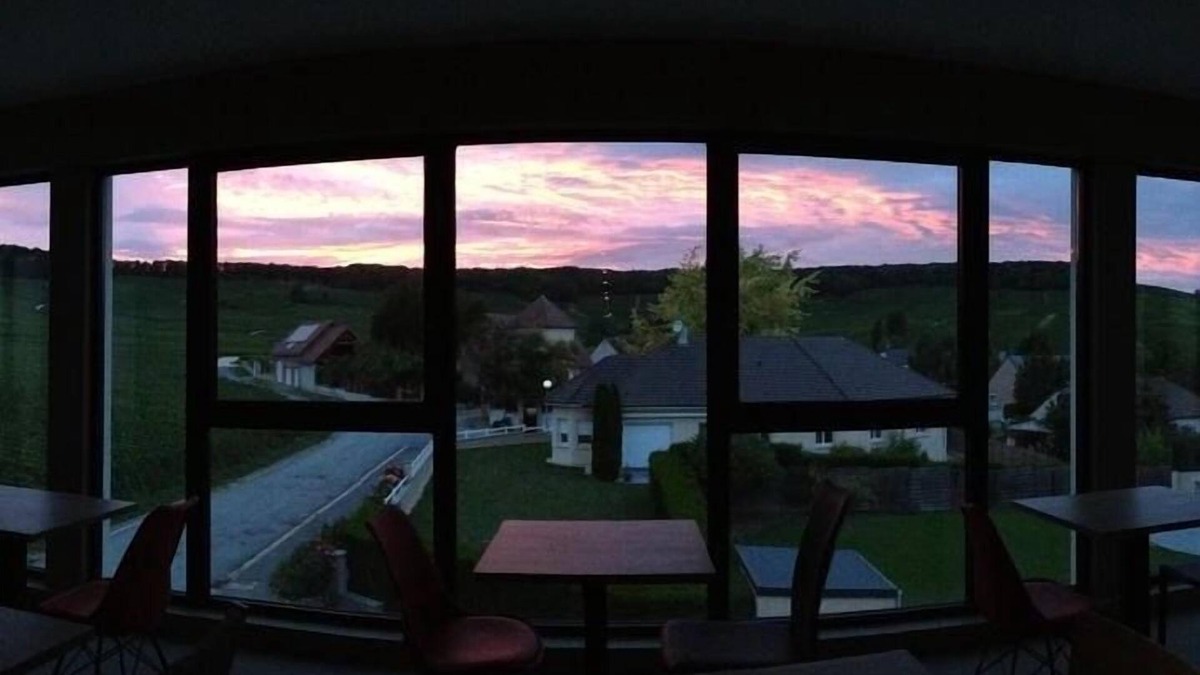 Chamery Hotel | Dans Les Vignes