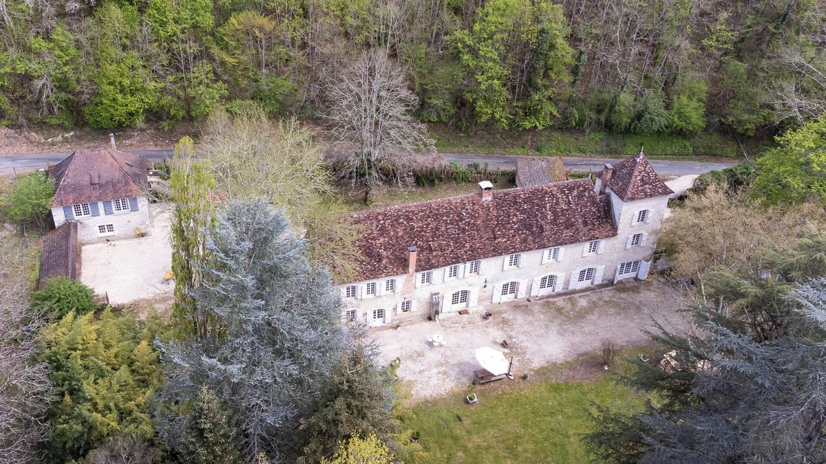 Le Roc House | Dans un Écrin de Verdure, Maison Pour 3, à la Frontière du Lot et du Périgord