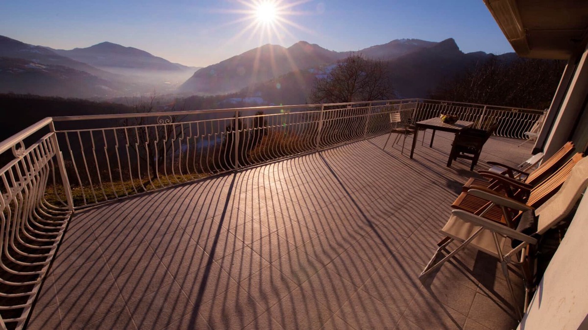 Vertova Cabin | Dante hut tourist rental with panoramic views of the mountains