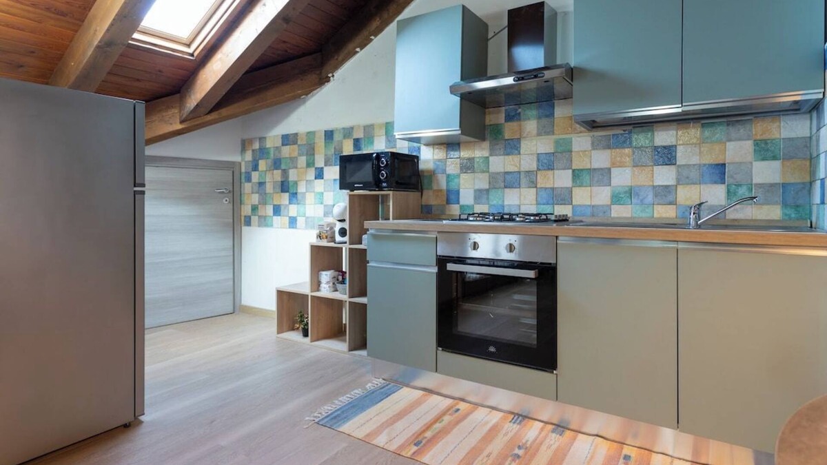 Novara Apartment | Dante's SkyLoft: Loft Novara