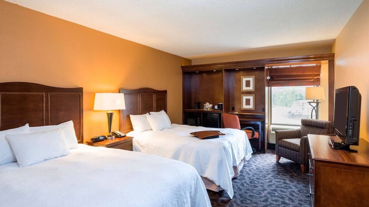 Danville Hotel | Danville Charm: Spacious Rooms with Easy Access to Route 80! Free Parking