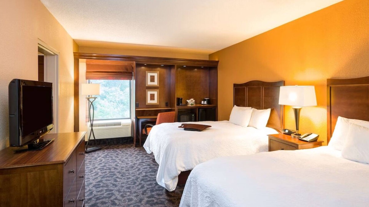 Danville Hotel | Danville Delight: Cozy Stay with Complimentary Breakfast & Free WiFi