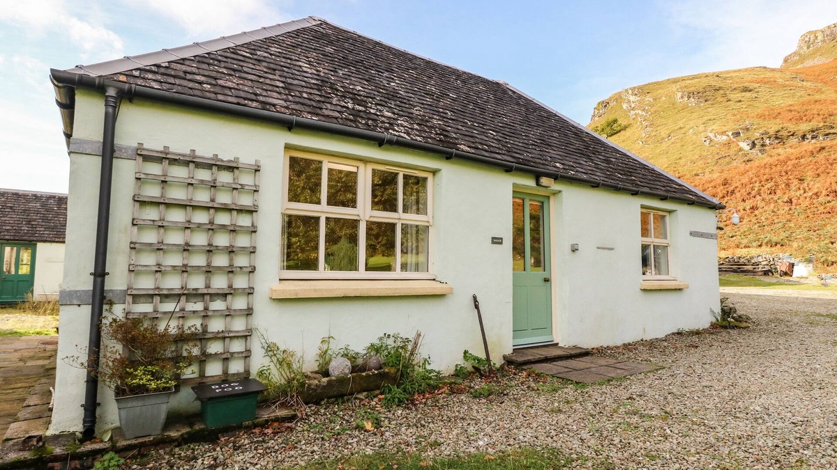 Isle of Luing Cottage | DARACH, pet friendly, with a garden in Ardfern