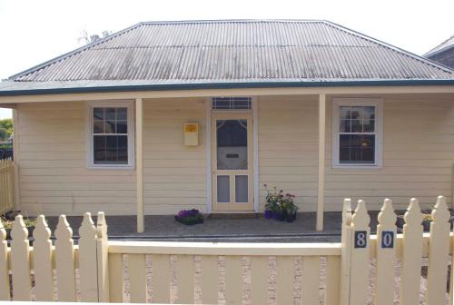 Kyneton House | Darcy's Cottage on Piper