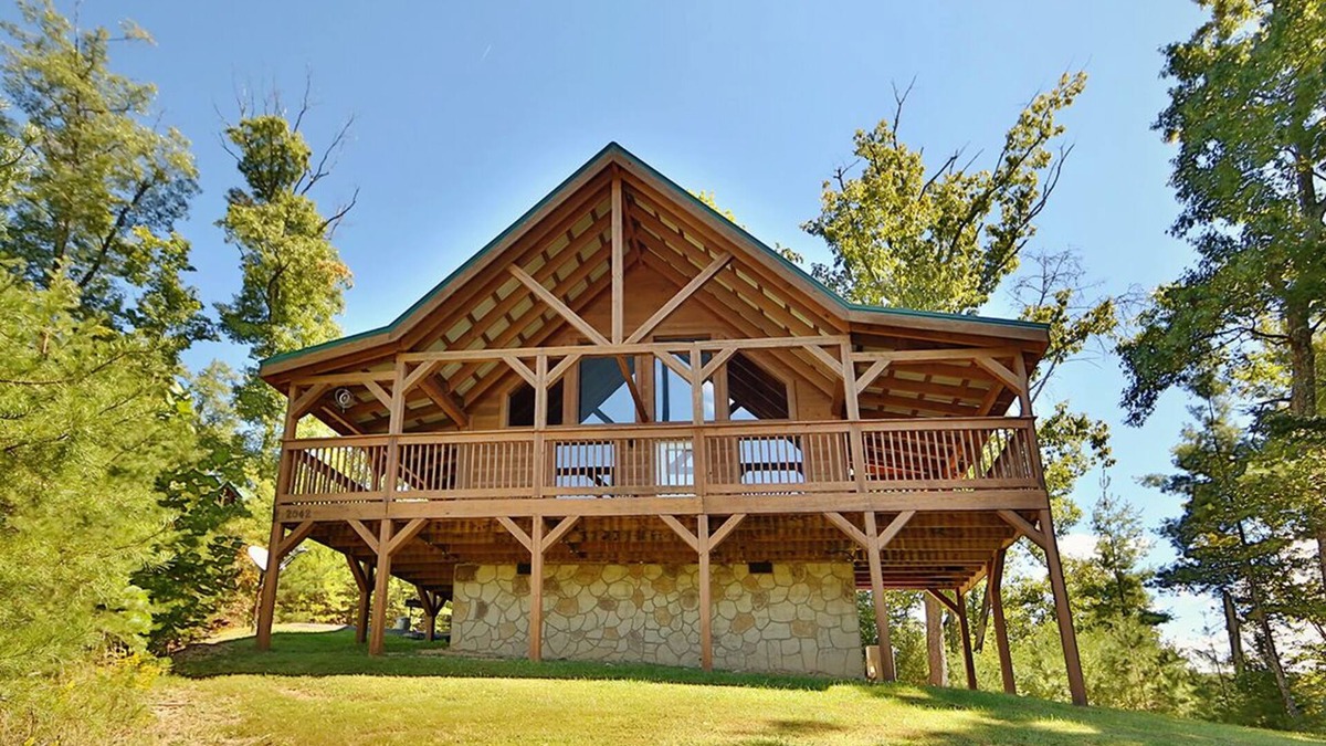 Caton Cabin | Dare To Bear: Are You Ready for a Beary Good Time in the Smokies?