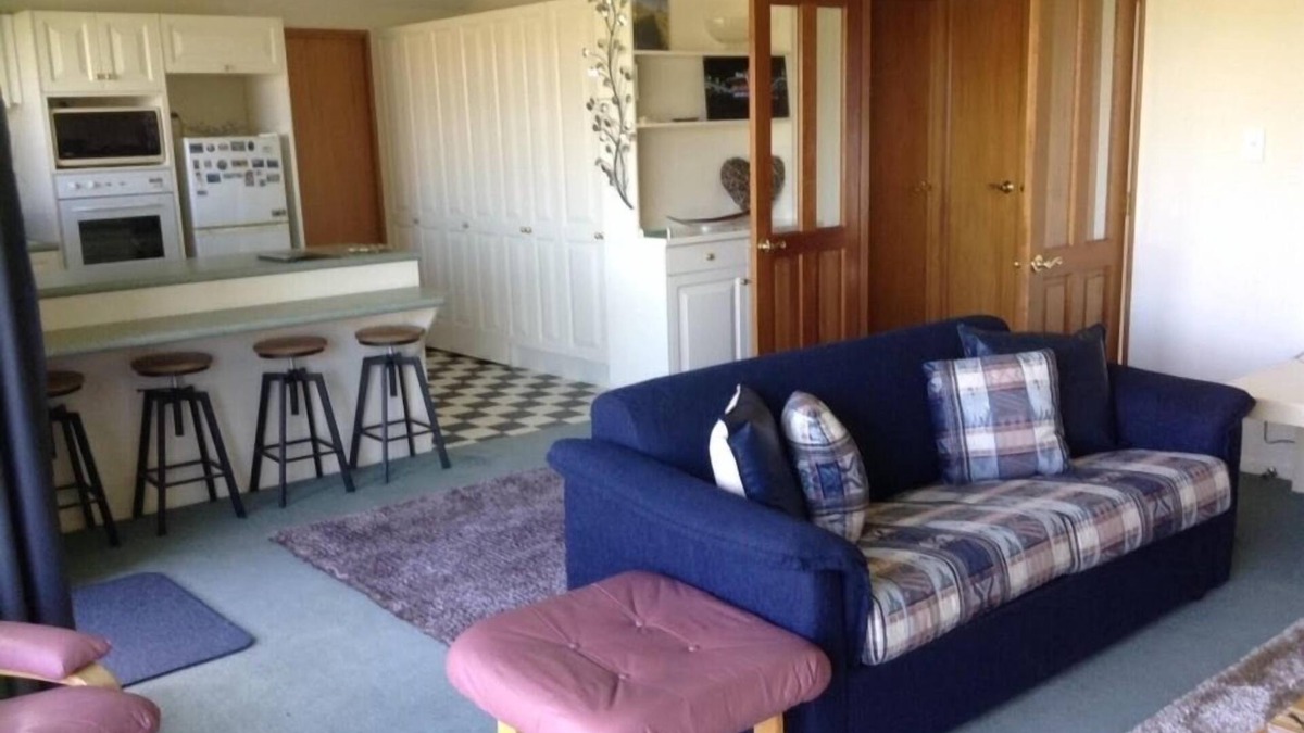 Darfield Apartment | Darfield right on the main street U2