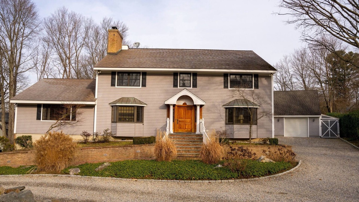 Darien House | Darien Family Home with Bedroom/Nursery - sleeps 12 & easy 50 min. train to NYC