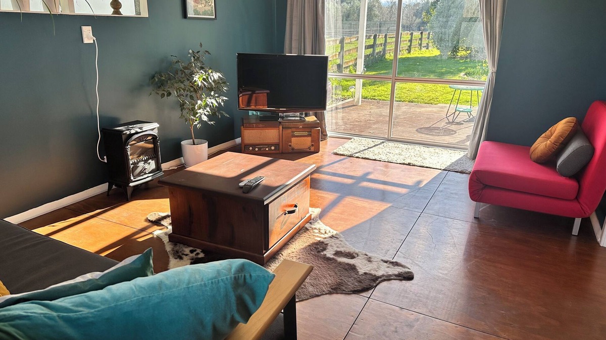 Greytown Cottage | Dark Sky Cottage is on the edge of Greytown with a country outlook