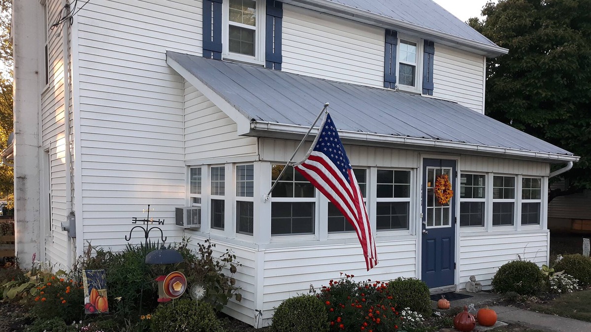 Sunbury House | Darling 1901 Village Of Sunbury Charmer, A Great Back Yard And