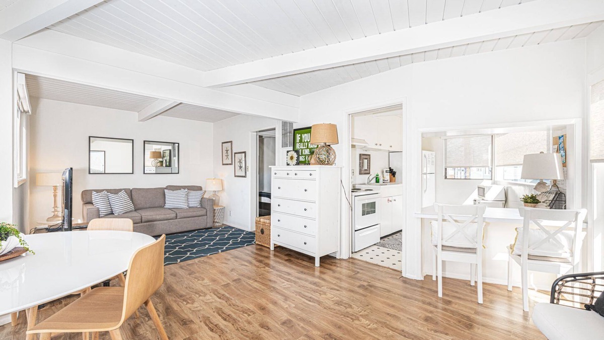 Balboa Island Condo | Darling Balboa Island Getaway | Bay Views, Sunny Patio | Wildly Walkable - No Car Needed!