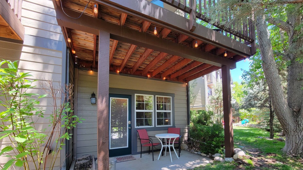 Eagle Apartment | Darling Condo Overlooking River, Private Entrance