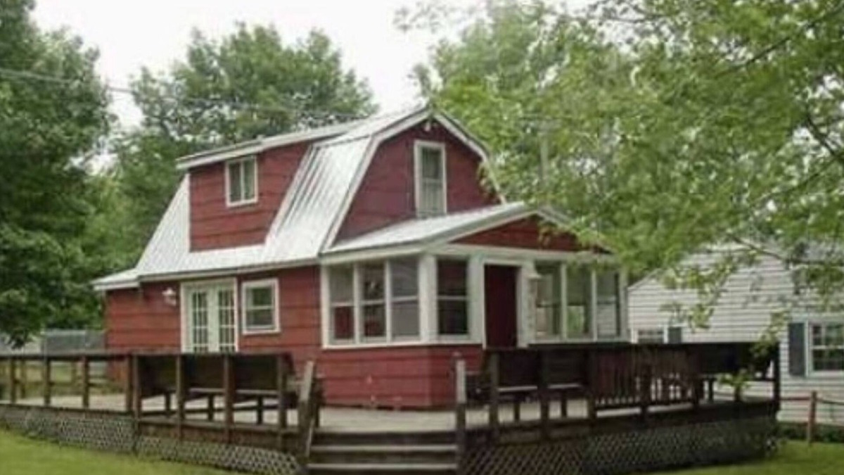 Castile Cottage | Darling cottage near entrance to Letchworth State Park overlooking Silver Lake!