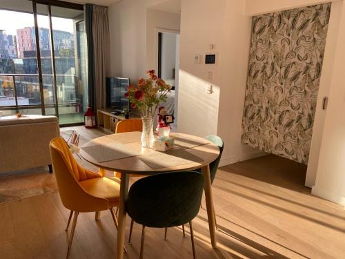 Chinatown Apartment | Darling Harbour 2b apt Car space ICC vivid sydney CBD family with view