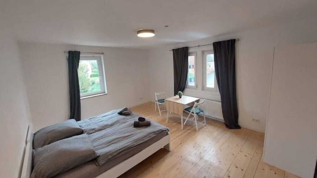 Siegen Apartment | Das Alte Kutscherhaus -table View 1C