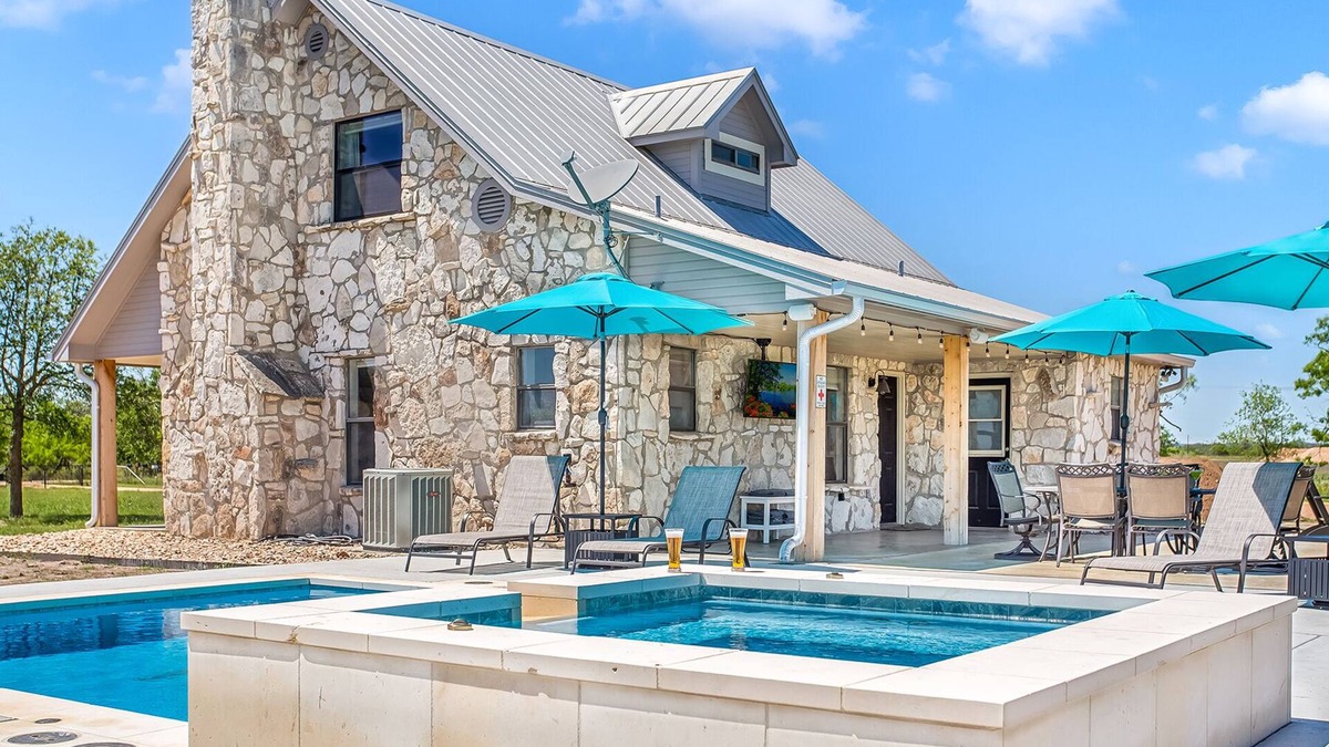 Fredericksburg House | Das Steinhaus | 3/2 Country Home | Near Wineries | Pool/Hot Tub