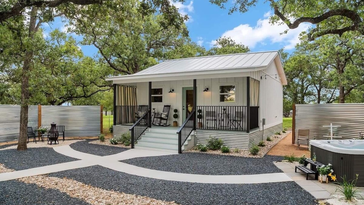 Fredericksburg Cabin | Das Woerner Haus, Darling Home with Hot Tub