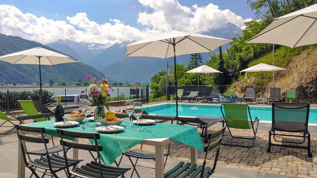 Dascio Apartment | Dascio Emotion Terrace Holiday Apartment on the Lake with Pool