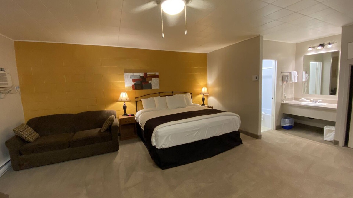 Dauphin Hotel | Dauphin Inn Express